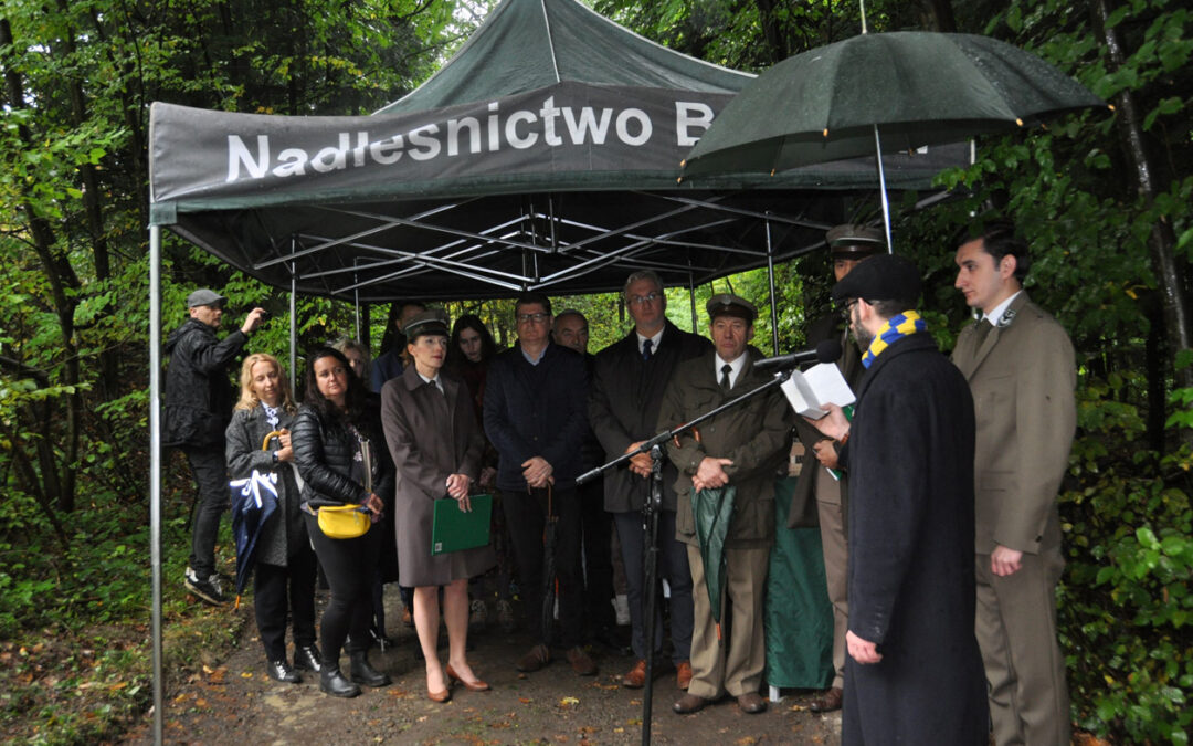 Prezentacja oznakowania Starego cmentarza żydowskiego w Brzozowie (woj. podkarpackie)