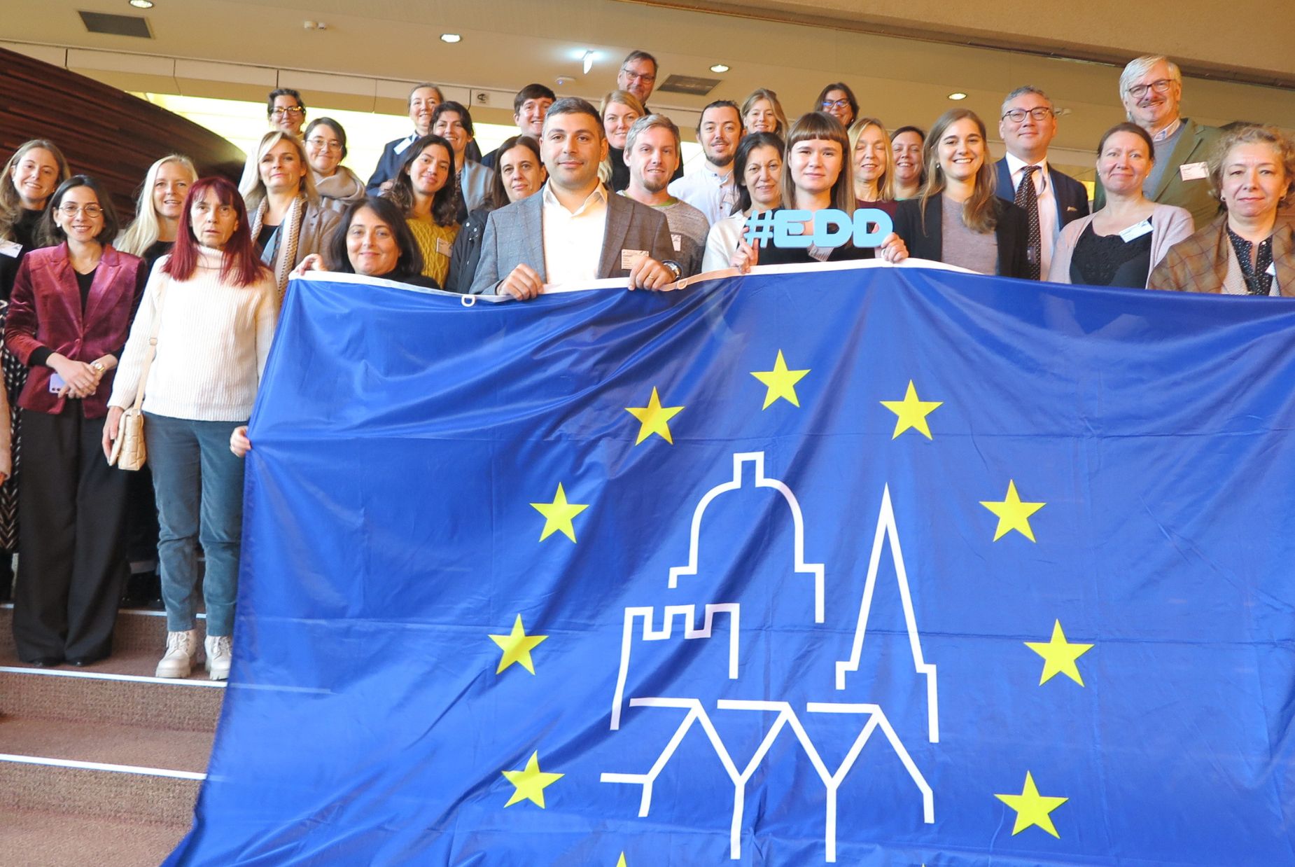 Zdjęcie grupowe koordynatorów krajowych Europejskich Dni Dziedzictwa w siedzibie Rady Europy w Strasburgu