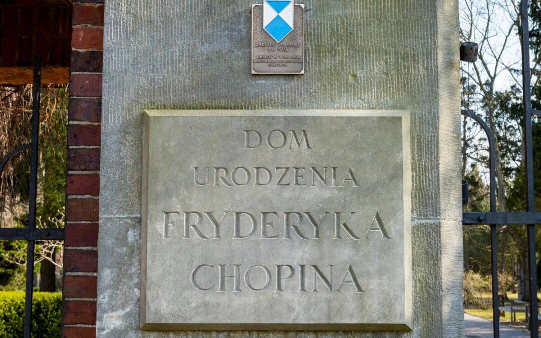 Odsłonięcie tablicy „Zabytek Zadbany” w Żelazowej Woli